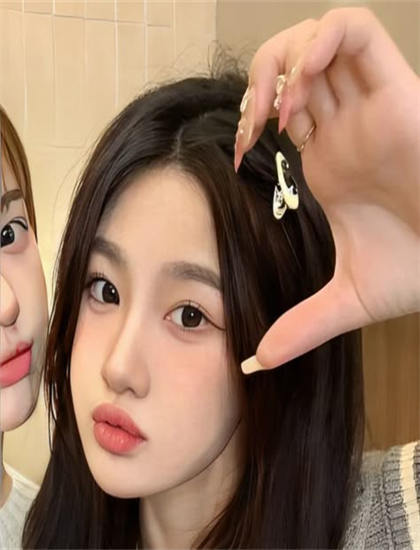 从歌舞片角度解读《追踪巨型鱼中文》：的叙事结构与视觉语言 ——带你领略歌舞片的魅力